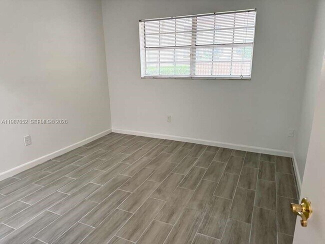 Building Photo - 8500 SW 109th Ave