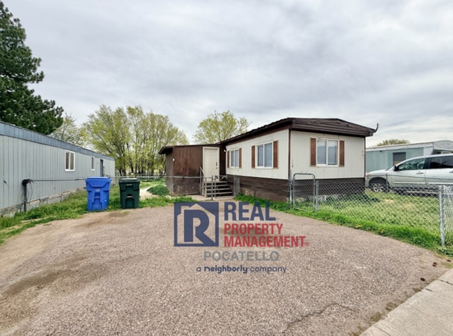 Building Photo - 3 bedroom 1 bath Mobile Home