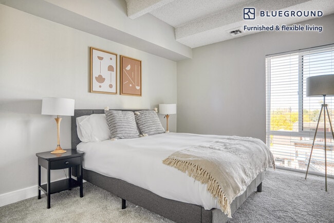 Building Photo - 10 Emerson St