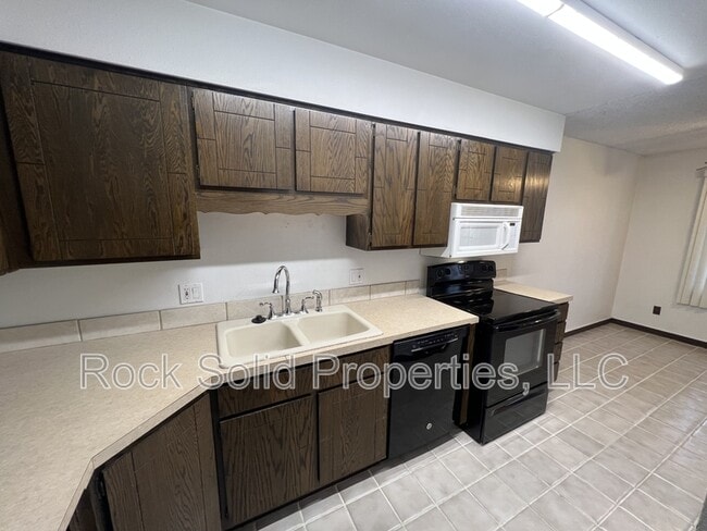 Building Photo - 3061 Reed Ave