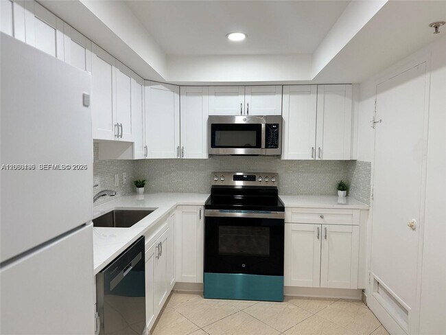 Building Photo - 400 Kings Point Dr