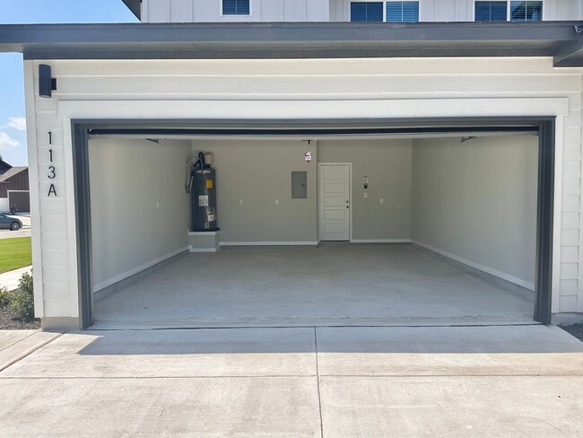 Building Photo - 113 Schrader Dr