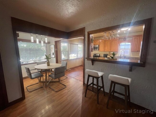 Building Photo - Charming 3 Bedroom 2 Bathroom, Long Beach Home for Lease!