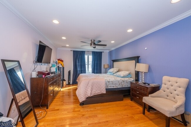 Building Photo - 27 Evergreen Ave