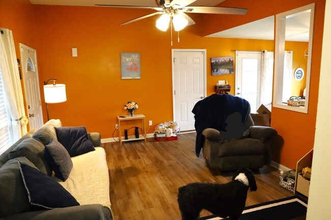 Building Photo - 1023 Rueland Dr