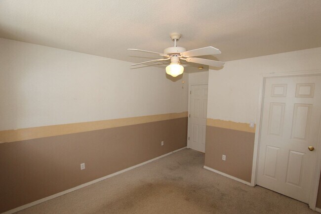 Building Photo - 3-Bedroom Condo in Ponderosa Trails | Backyard + Washer & Dryer