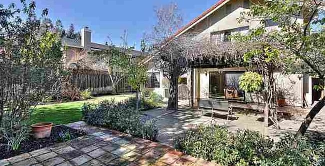 Building Photo - Updated 3 Bed 2.5 Bath Home!