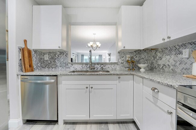 Building Photo - 5890 Sugar Palm Ct