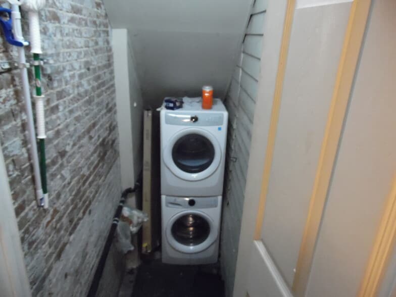 Building Photo - 105 S 18th St