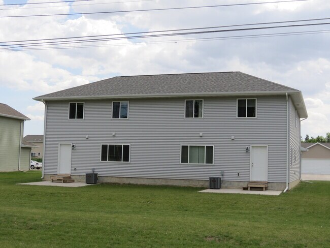 Building Photo - 1521 Springbrook Dr