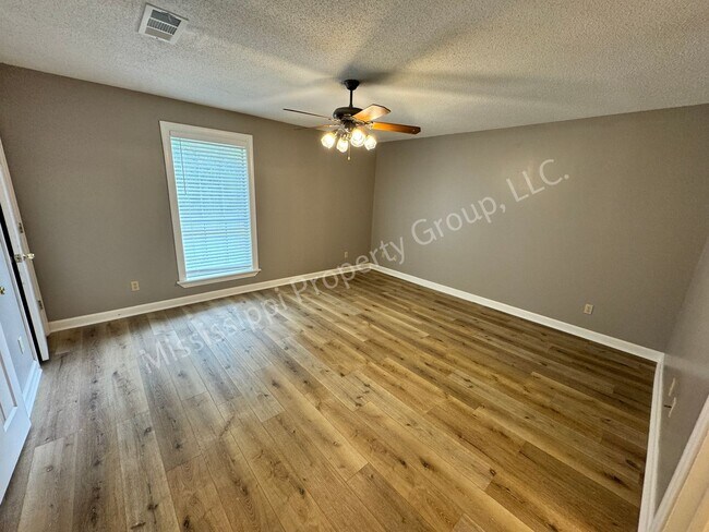 Building Photo - 402 Saddle Creek Dr