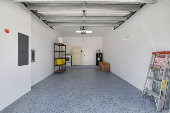Building Photo - 4960 Southard St