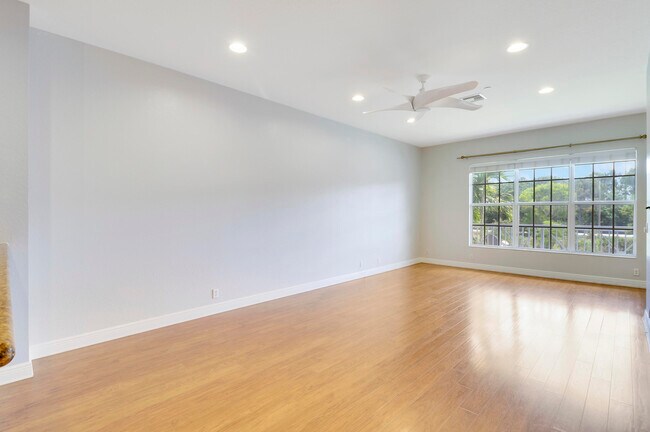 Building Photo - 4581 Artesa Way S