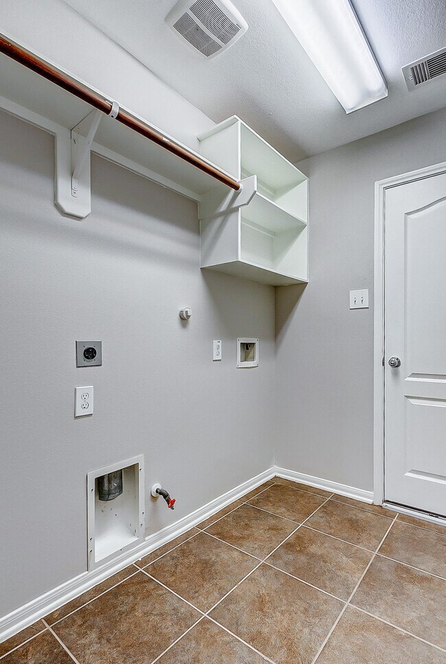 Building Photo - 12943 Pecan Shores Dr