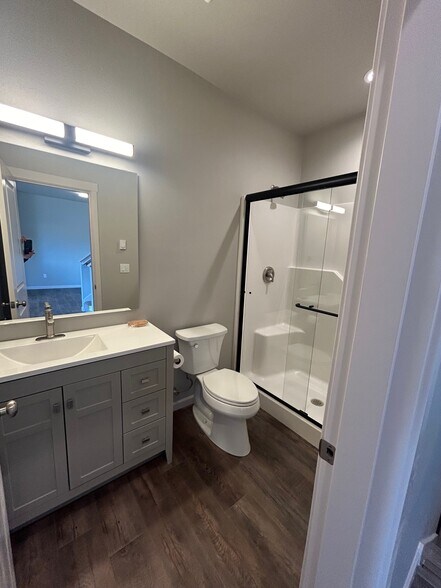 Building Photo - 1370 SW Obsidian Ave