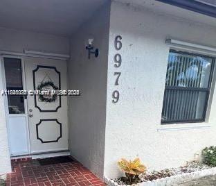 Primary Photo - 6979 SW 40th St