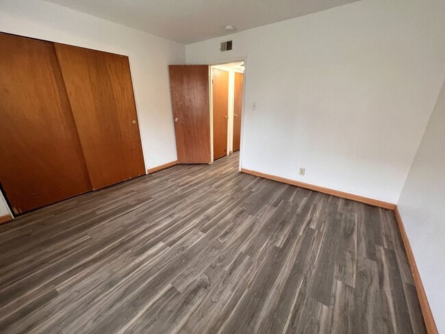 Building Photo - 2BR 1ba - Great location off of 21st Avenue