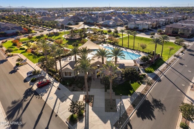 Building Photo - 2527 S Quaintance St