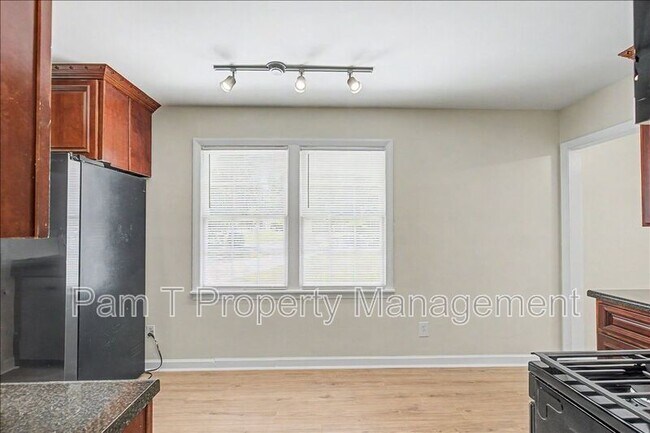 Building Photo - 102 Juniper Cir