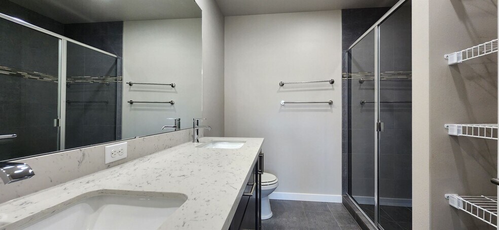 Building Photo - 16021 Manor Way