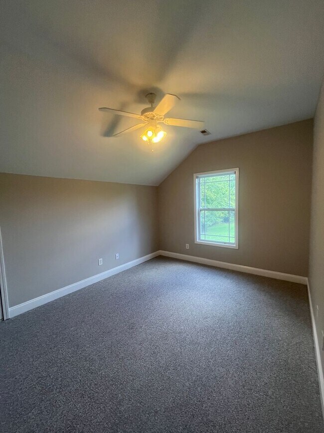 Building Photo - 128 Bentwood Cir