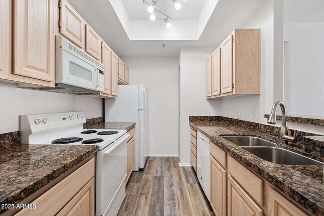 Building Photo - 11375 E Sahuaro Dr