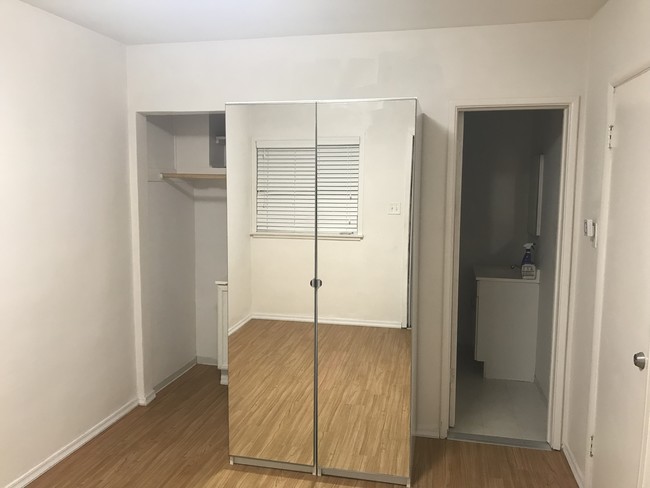 Optional mirror standalone closet. - 4417 S Centinela Ave