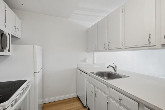 Building Photo - Mercer Island Condo with Reserved Parking & In-Unit Laundry!
