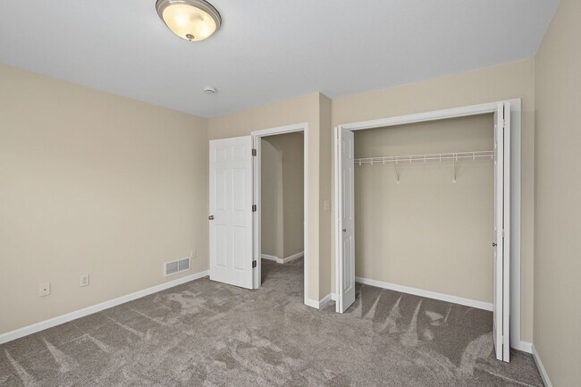 Building Photo - 106 Essex Ln