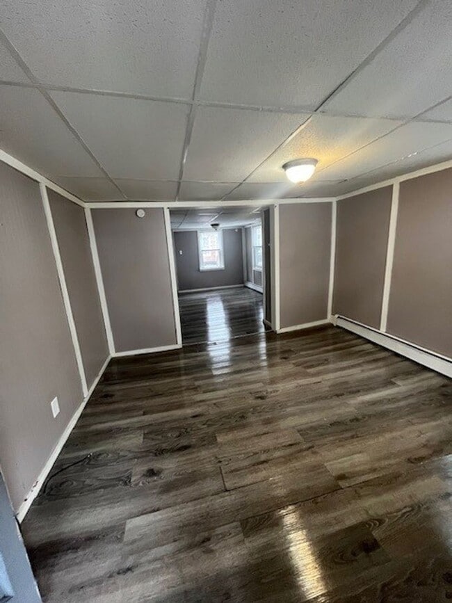 Building Photo - 3 bedroom 1 bathroom