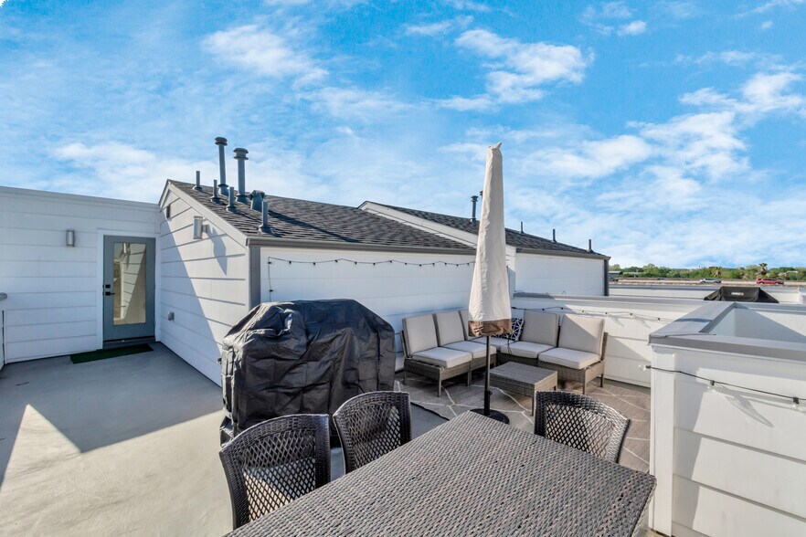 4th Floor Balcony - Grill, Outdoor Sectional, and Umbrella - 1815 Elite Dr