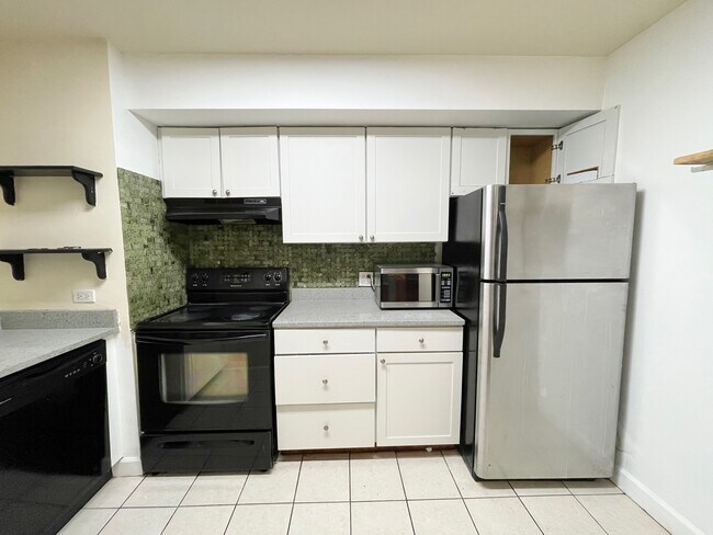 Building Photo - 4950 N Marine Dr
