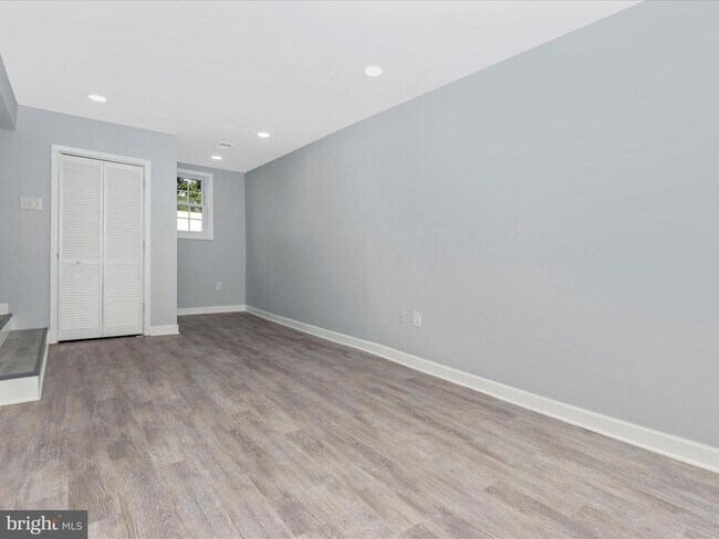 Building Photo - 903 Minna Ave