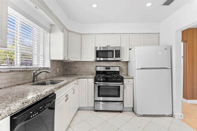 Building Photo - 9125 Carlyle Ave