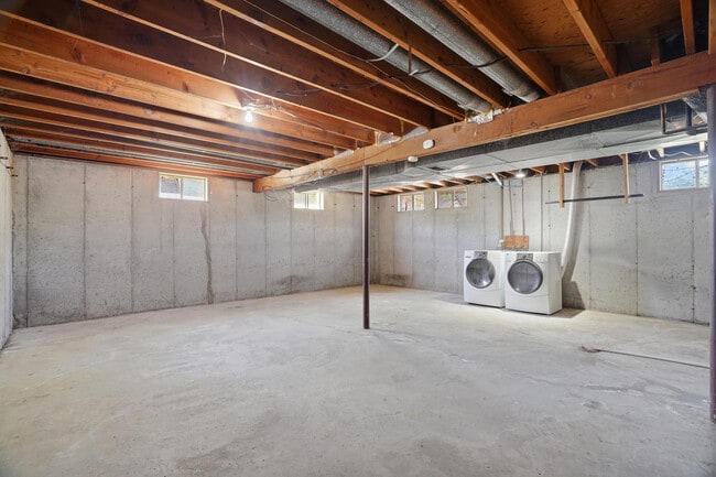 Building Photo - 405 Brewer Dr