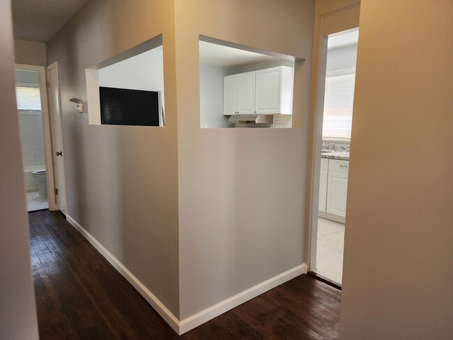 Building Photo - 2401 Waltz Ave