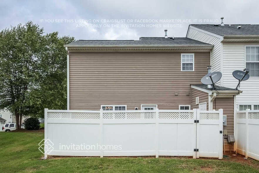 Building Photo - 4200 Youngstown Dr