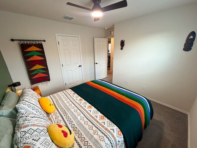 Building Photo - Well Maintained 3 bedroom 2.5 bath in COMAL ISD!