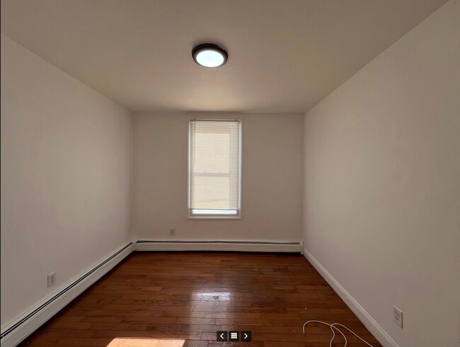 Building Photo - 21-23-23 E 17th St