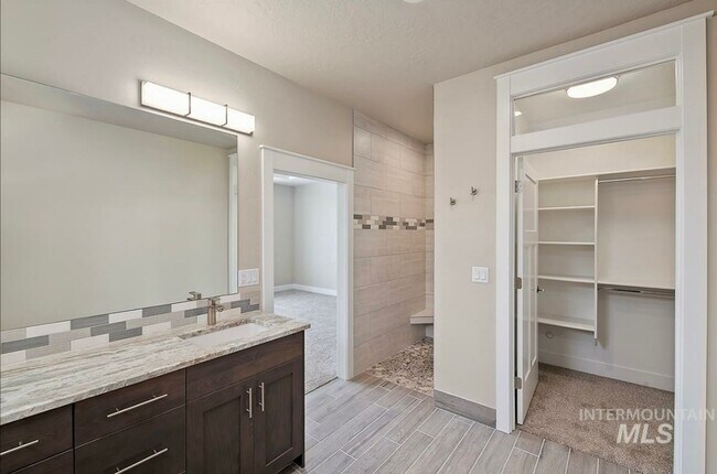 Building Photo - Beautiful Custom Single Level Boise Home A...