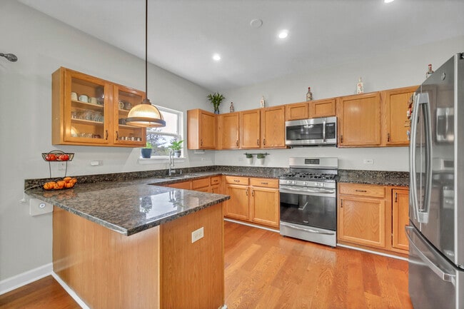 Building Photo - 898 Lakestone Ln