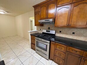 Building Photo - 9210 Crescent Moon Dr