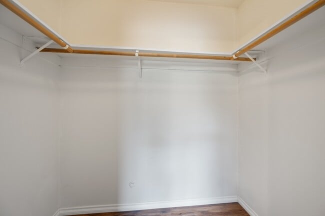 Building Photo - 885 Peregrine Ln