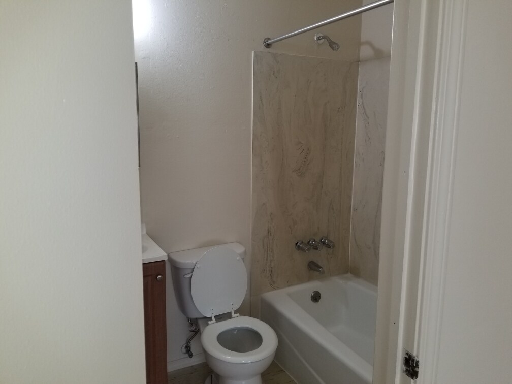 Building Photo - 109 Upsilon St