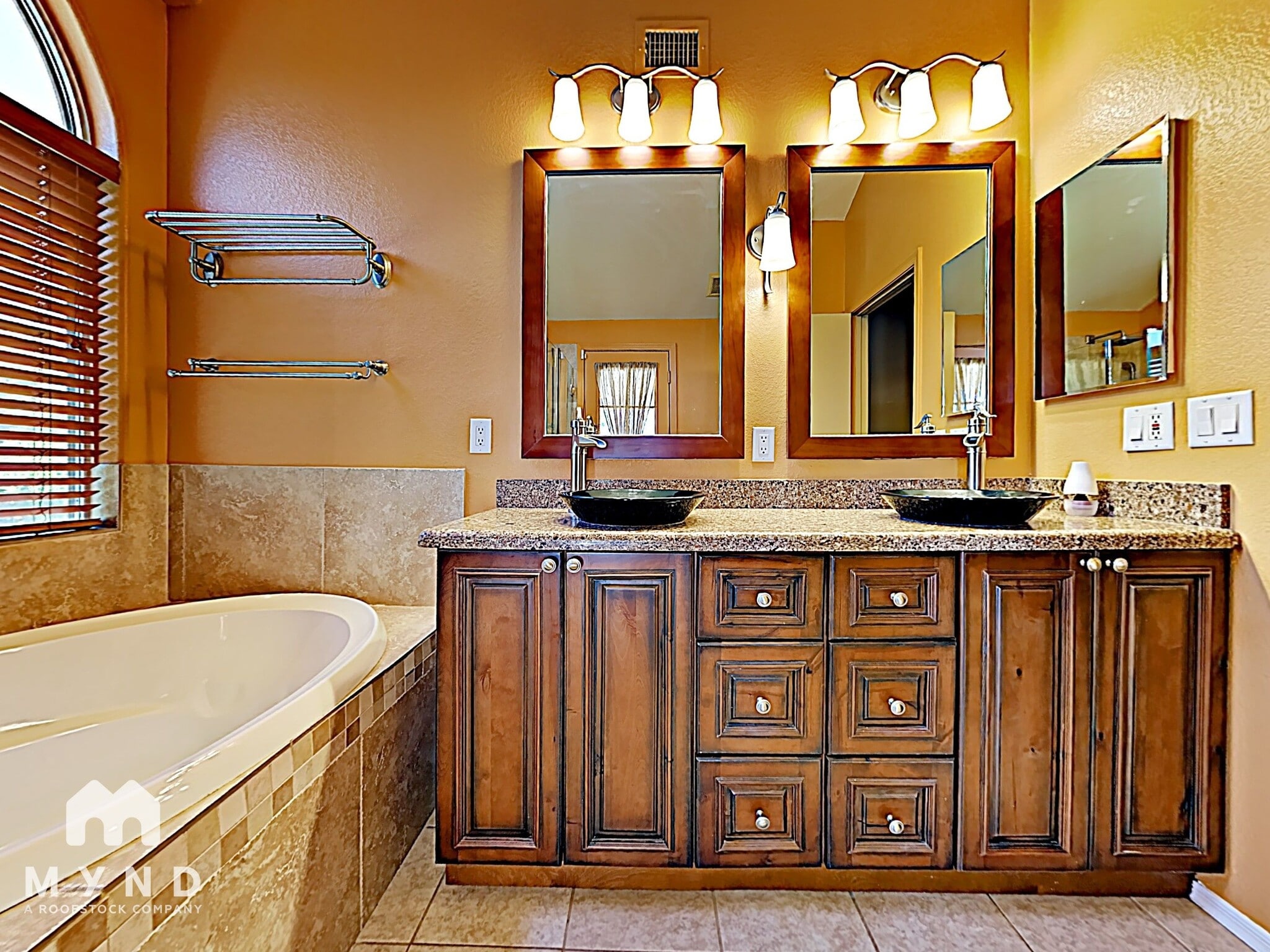 Building Photo - 1723 W Boston St