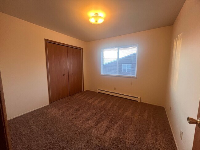 Building Photo - Spacious Two Bedroom Upper Apartment with Laundry in Unit!