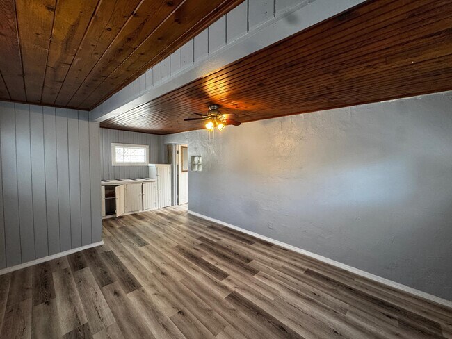 Building Photo - 426 Headingly Ave NW