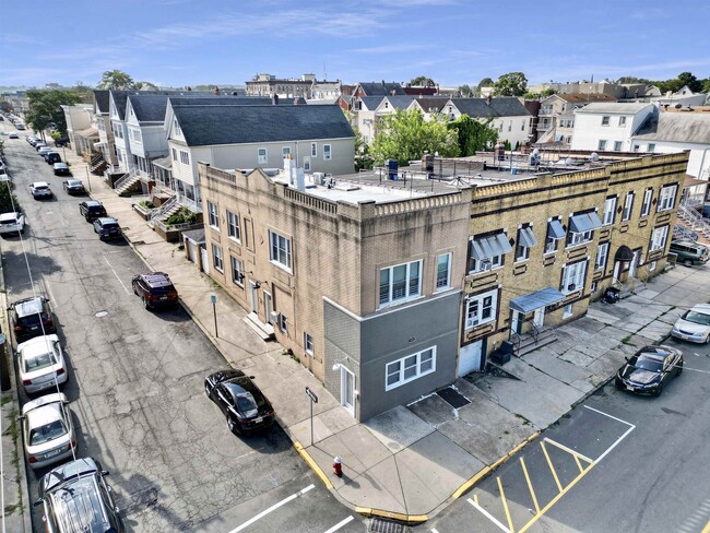 Building Photo - 498 Avenue A