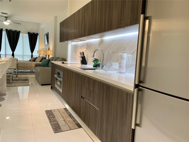 Building Photo - 851 NE 1st Ave