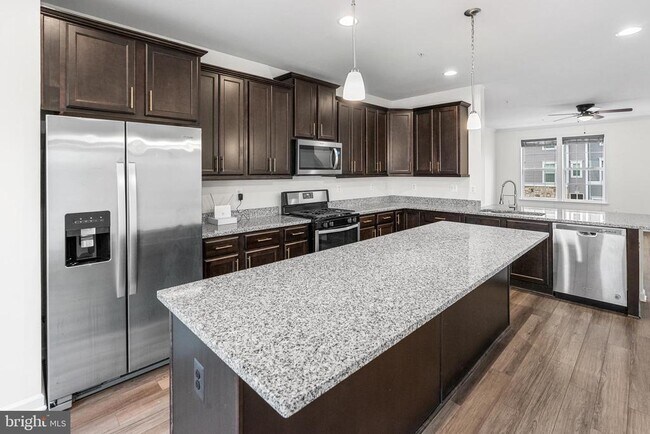 Building Photo - 6202 Davinci St